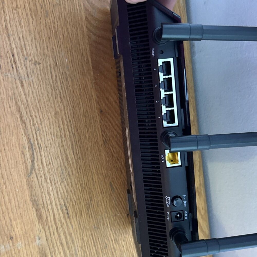 Netgear Nighthawk R7000 AC1900 Router *NO Cords! - Picture 4 of 6